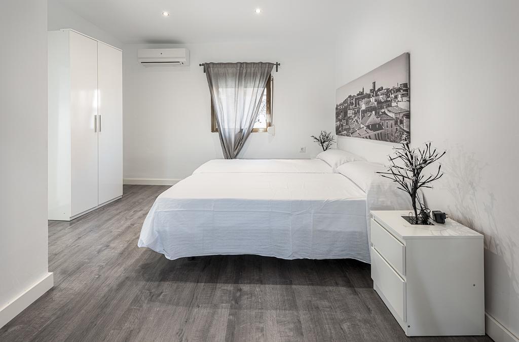 Apartamentos Turisticos Domus Seleqtia Plaza Mayor กาเซเรส ภายนอก รูปภาพ