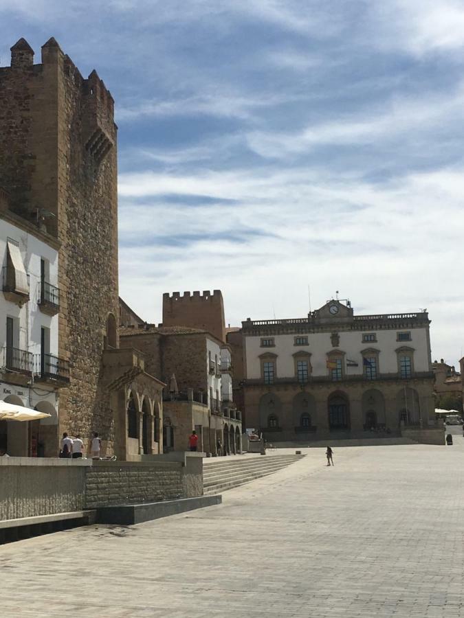 Apartamentos Turisticos Domus Seleqtia Plaza Mayor กาเซเรส ภายนอก รูปภาพ
